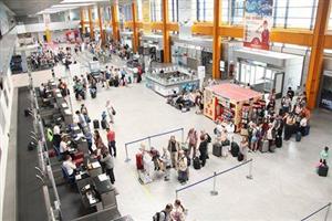 Românii blocaţi pe aeroport, în Egipt: Avionul care trebuia să ajungă la Cluj, reprogramat
