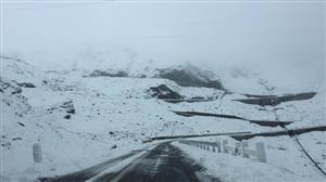 Zăpadă și viscol la munte. CNAIR închide Transfăgărășanul
