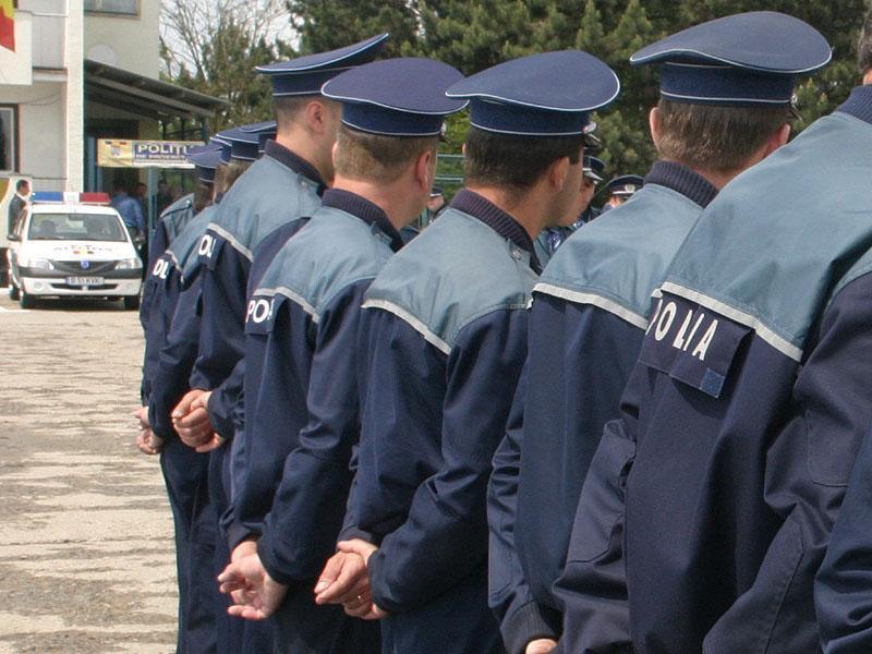Poliţistul poate folosi forţa dacă e provocat (proiect de lege)