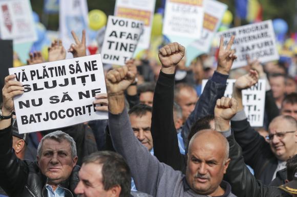 „Boc a scăzut salariile bugetarilor cu 25%, Tudose le scade la privaţi cu 17%”