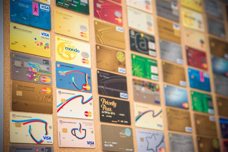 Vinerea Neagră bancară: 600 de credite în patru ore
