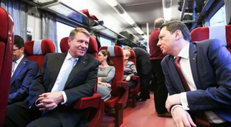 Președintele Iohannis a dat avionul sau mașina, pe tren