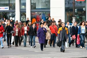 7 din 10 români nu ar pleca din ţară pentru un salariu mai bun. Ce spun despre viitorul ţării