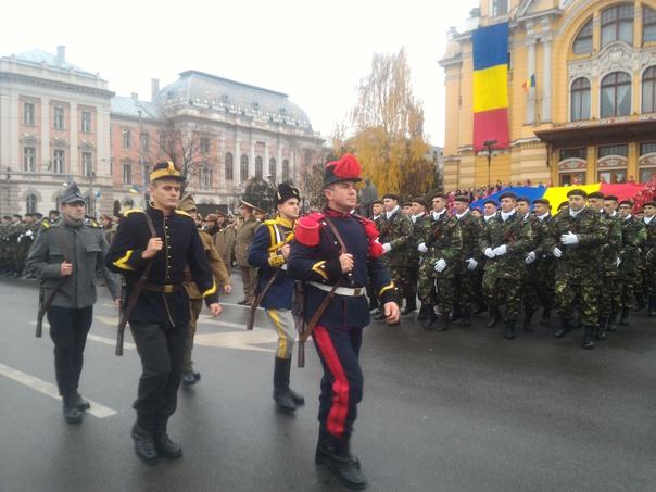 Militari în uniforme din Primul Război Mondial au defilat la Cluj + FOTO SOLDAT în vârstă de 5 ani 