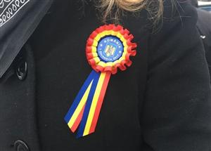 Tricolorul, purtat cu mândrie de români: Steagul înseamnă apartenţă, unire şi patriotism