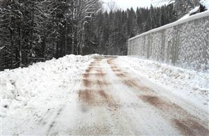 Nu sunt drumuri închise în Cluj, dar s-au împrăştiat peste 200 tone de material antiderapant
