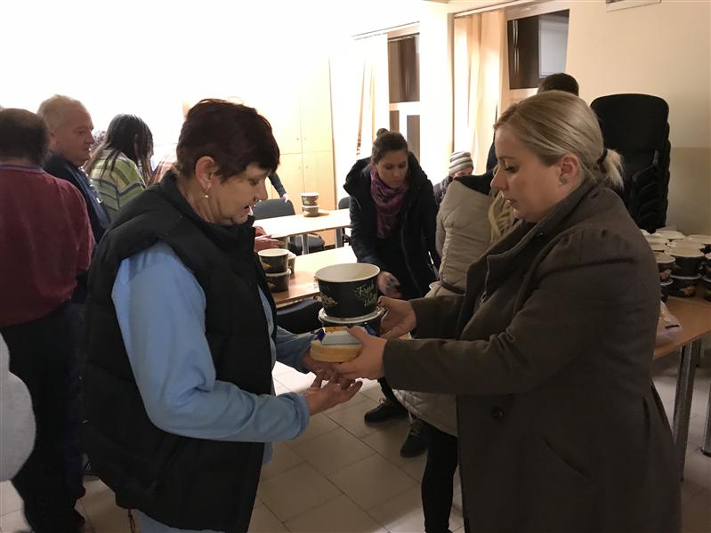 TNL Cluj a oferit o masă caldă pentru persoanele defavorizate 