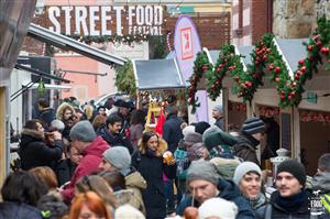 Street Food Festival Christmas Goodies în Piaţa Muzeului, cu două campanii umanitare