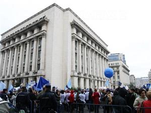 Mii de oameni, aşteptaţi la mitingul organizat de Blocul Naţional Sindical
