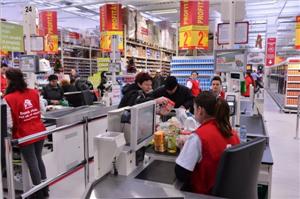 Nemții umblă la salariile angajaților din hipermarketuri