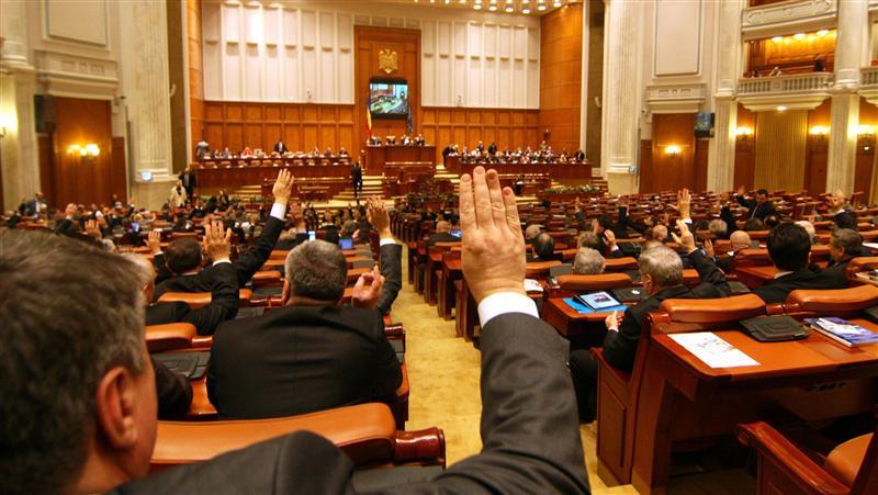 Codul Administrativ: Se menține intrarea în guvern a persoanelor condamnate penal, dar care au fost reabilitate