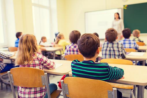 S-a terminat vacanţa, elevii se întorc luni la şcoală. Structura anului şcolar