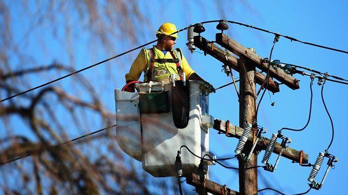 Investiţii pentru extinderea şi modernizarea reţelei electrice din două comune clujene