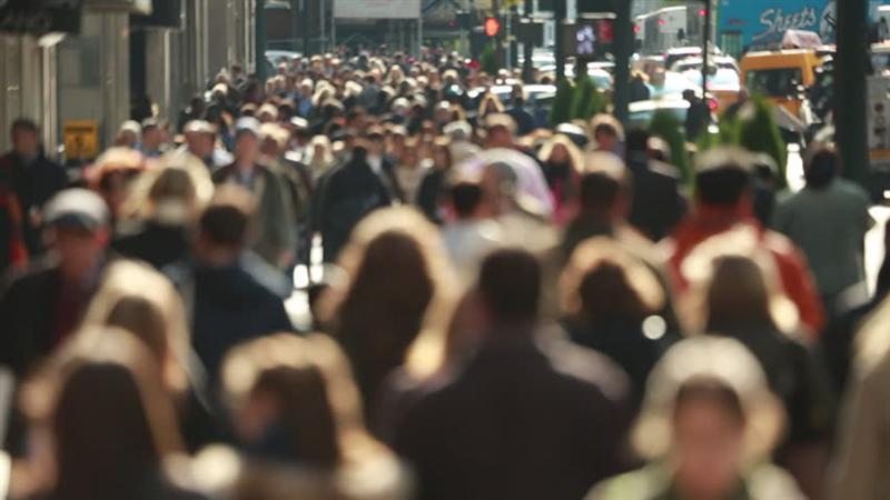 Analiză Bloomberg: Cea mai rapidă creştere economică din UE nu i-a făcut mai bogaţi pe români