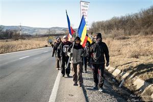 Cluj-Bucureşti pe jos, pentru Legile Justiţiei. Participant: Am depășit jumătatea drumului