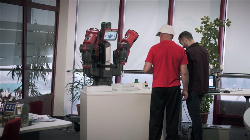 La Cluj se programează roboţi pentru a răspunde provocărilor industriei X.0