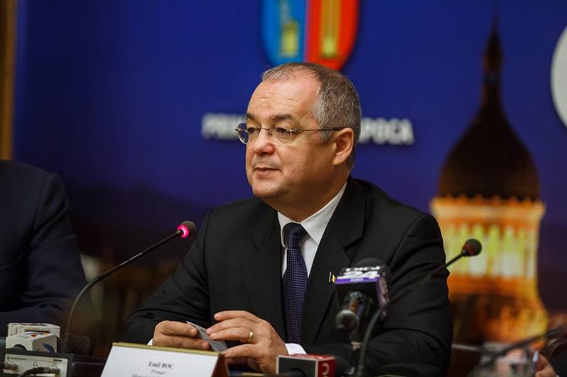 Emil Boc şi-a scos din dulap haina de politician: 