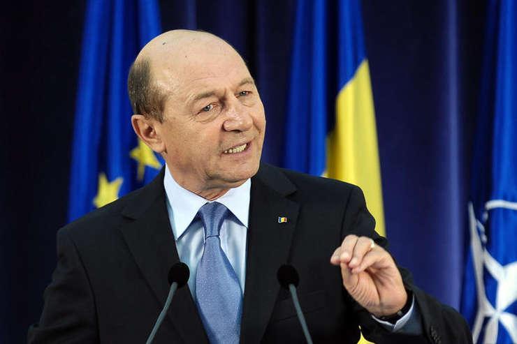 Băsescu: Oare cine l-o fi păcălit pe Iohannis?
