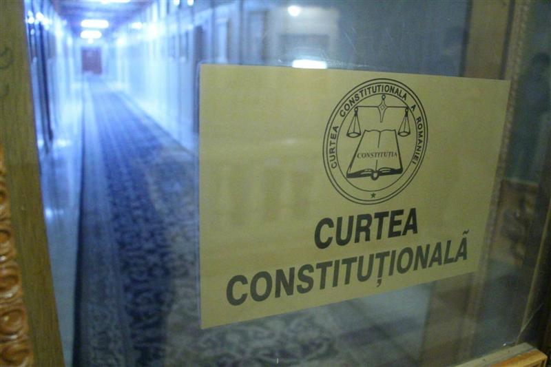 CCR amână decizia privind obiecţiile formulate pe Legile Justiţiei. Prevederile din Legea privind organizarea judiciară, admise parţial