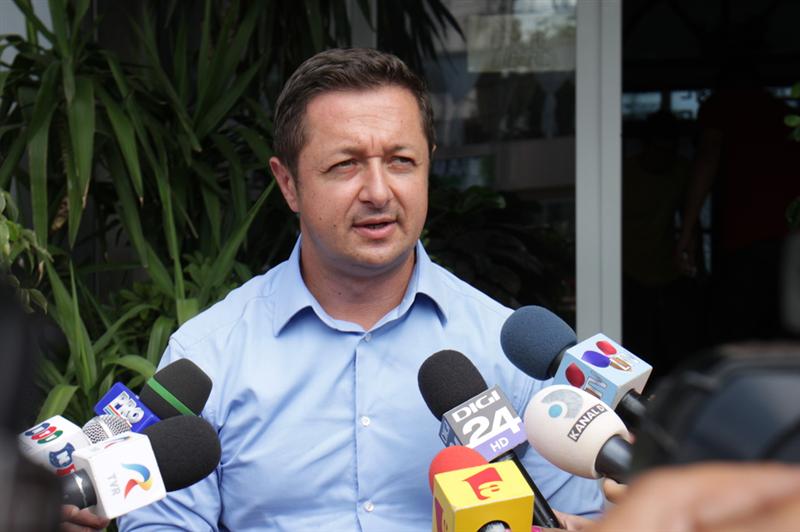 Ministrul Tineretului şi Sportului şi-a anunţat demisia. Îl înlocuieşte o milionara de 31 ani  