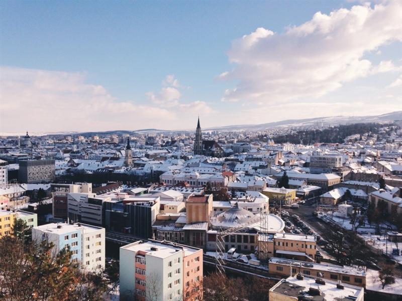 Vrei să te muți la Cluj în 2018? Oamenii sunt un paradox, chiriile de lux şi traficul ca la Bucureşti