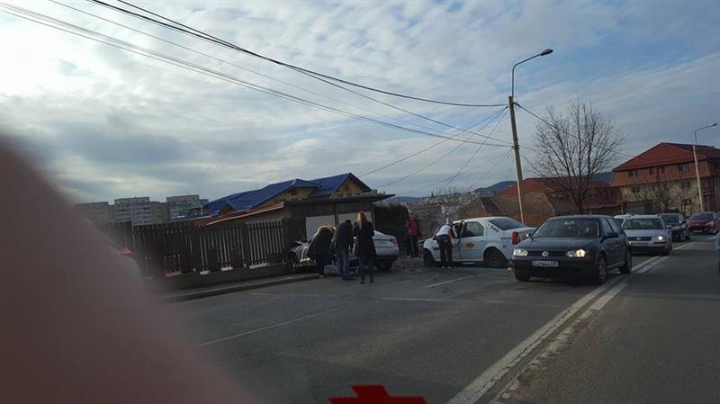 Accident pe Frunzișului. Traficul oprit la urcare FOTO