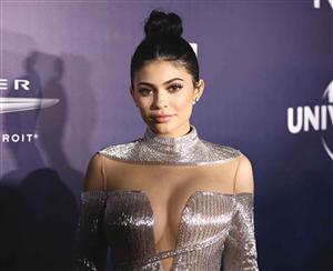 Un singur tweet scris de Kylie Jenner a cauzat pierderi de 1,3 miliarde de dolari la bursă