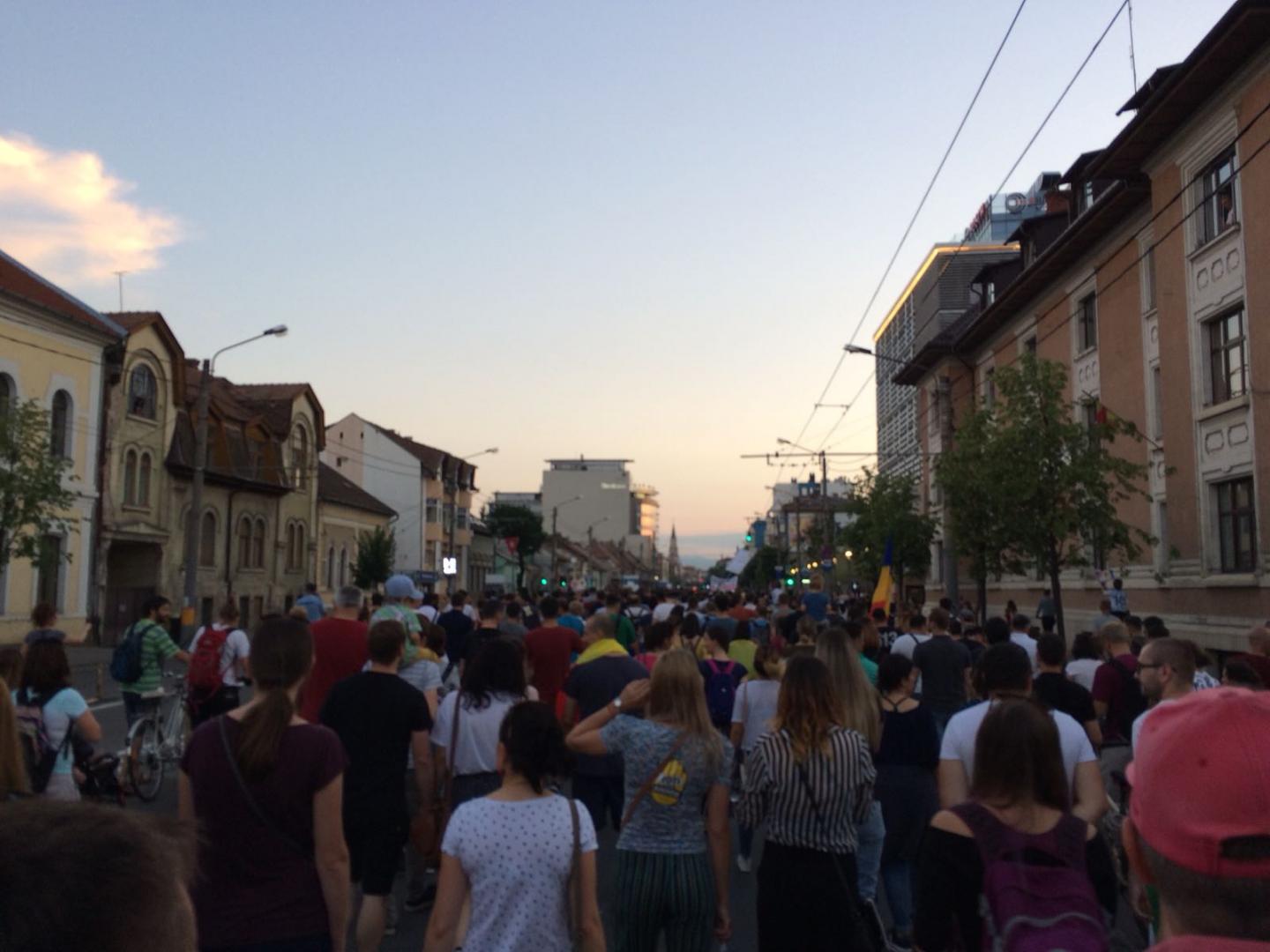 Mii de clujenii au ieșit din nou în stradă: ” Dragnea - jos, jos, ești un ticălos”