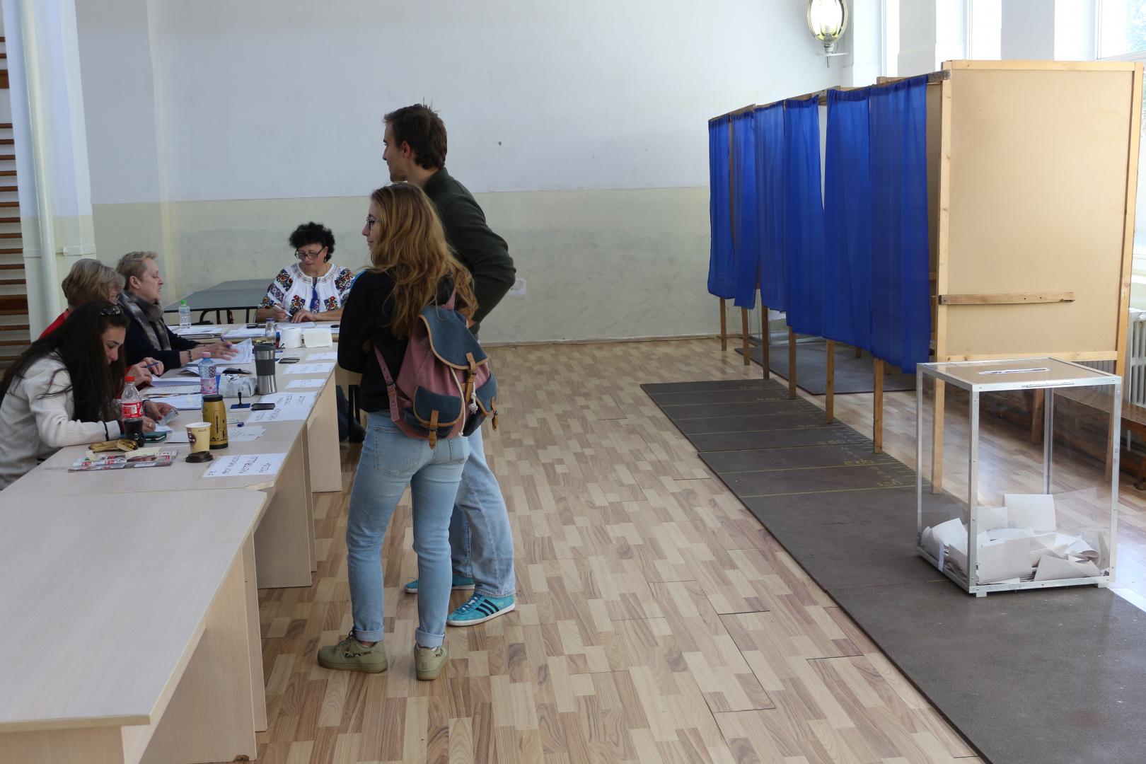 REFERENDUM. Prin secțiile de vot de la Cluj bate vântul. Alegătorii prezenți la urne invocă motive religioase