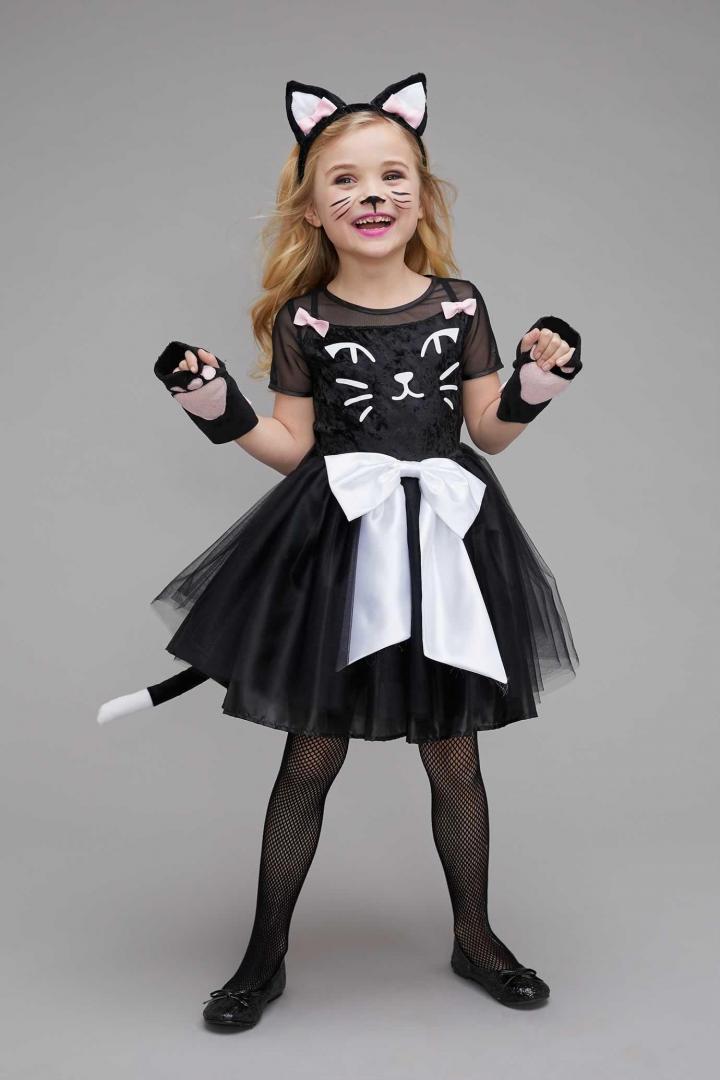 Costumul de Halloween: îl închiriezi sau ți-l faci singur?