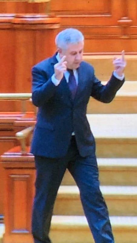 Gest obscen în Parlament. Florin Iordache a arătat degetul mijlociu Opoziţiei