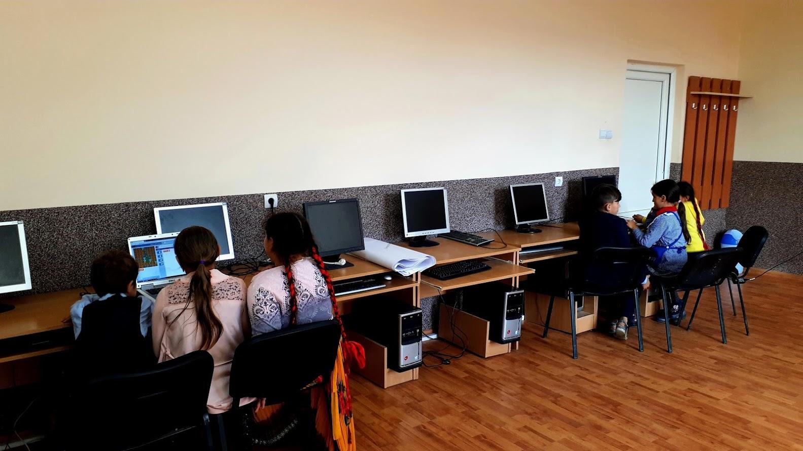 “Love for Life” şi NTT DATA Romania aduc tehnologia în viața a sute de elevi din mediul rural