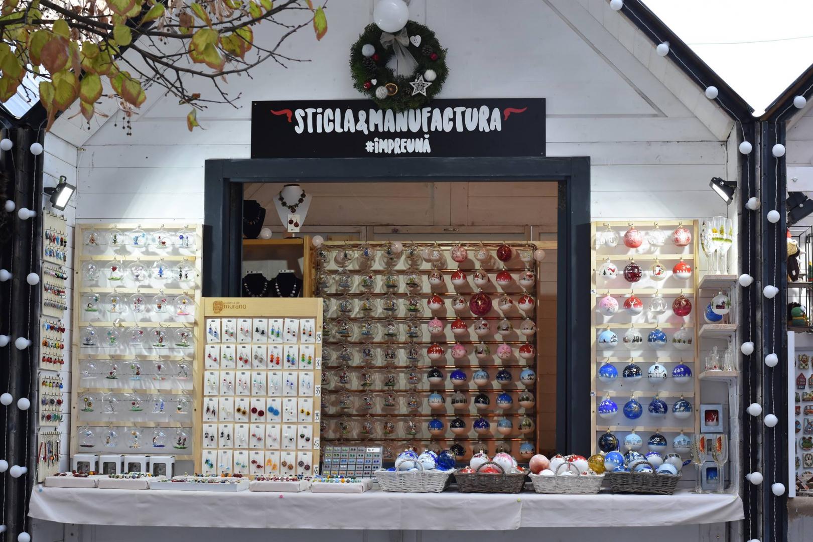 Bijuterii pentru pomul de Crăciun. Două clujence fac globuri unicat, din sticlă de Murano