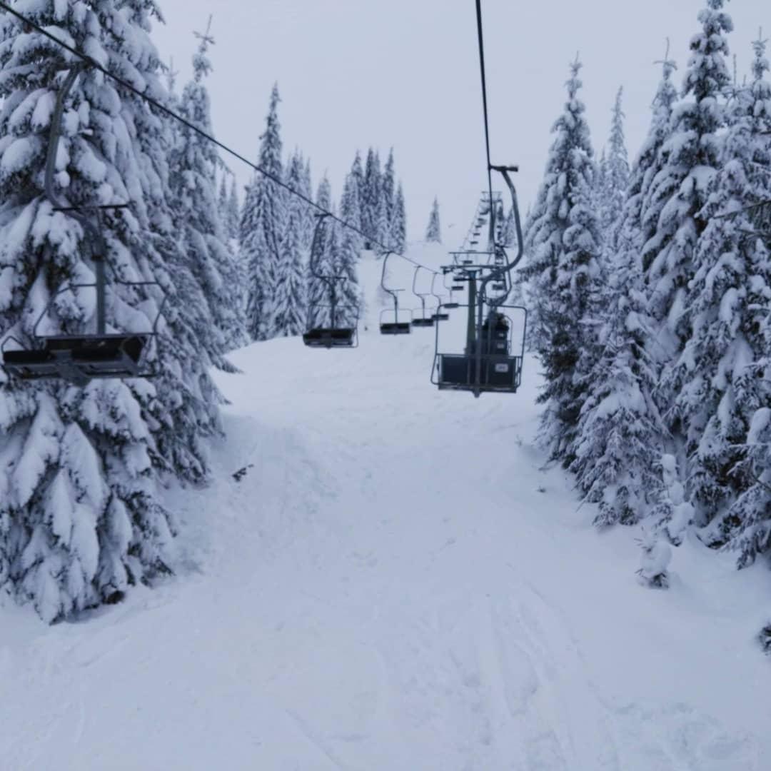 FOTO: Weekend la ski. Peisaje uimitoare pe pârtiile din Cluj
