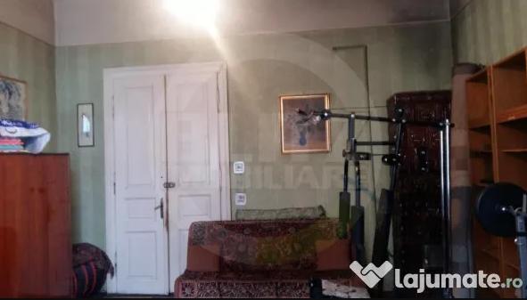 Oferte nesimţite de cazare la Untold. Un proprietar cere 1.000 de euro pentru o cameră cu o canapea