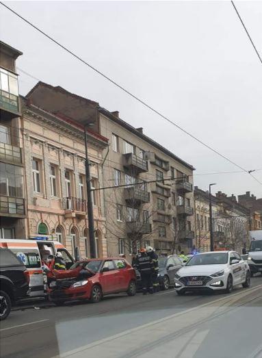 Accident în lanț pe Horea. Au fost  implicate trei mașini