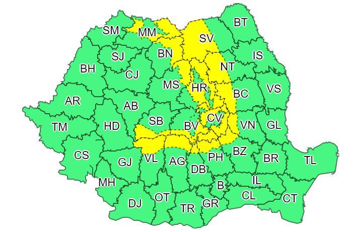 Vremea o ia razna în weekend. Cod galben de ninsori la munte și frig în toată țara