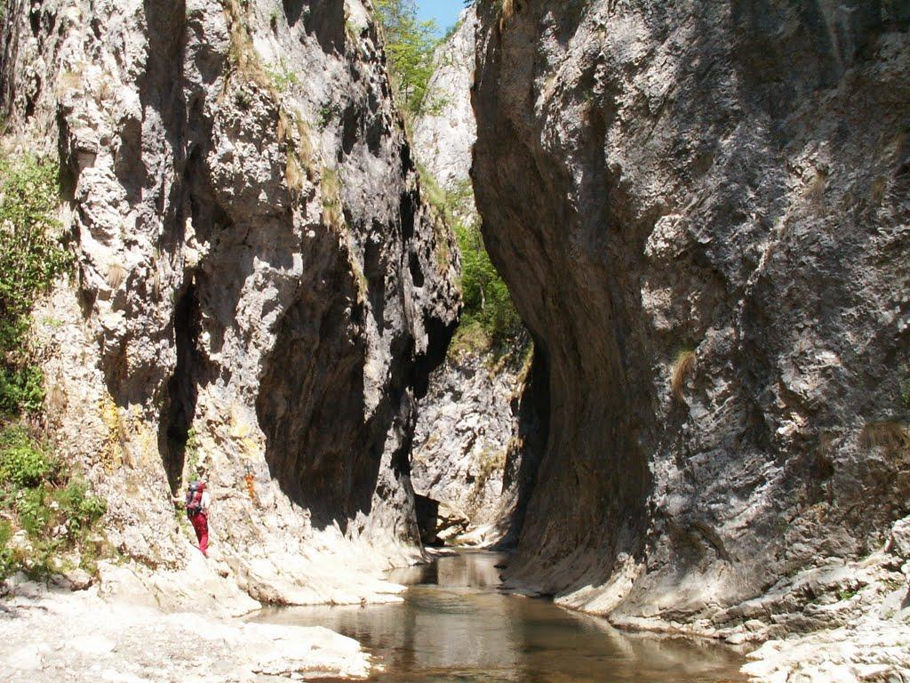 Unde să ieși în weekend. Labirint de apă și stâncă, un adevărat parc de aventură natural, la o aruncătură de băț de Cluj