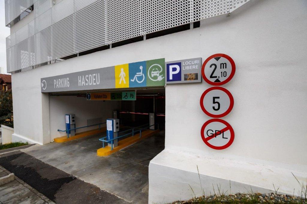 Cum arată noul parking din Hașdeu și cât costă un abonament