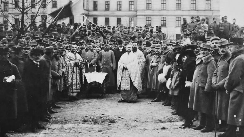 Marea Adunare de la Alba Iulia a votat unirea Transilvaniei cu România, în 1918.