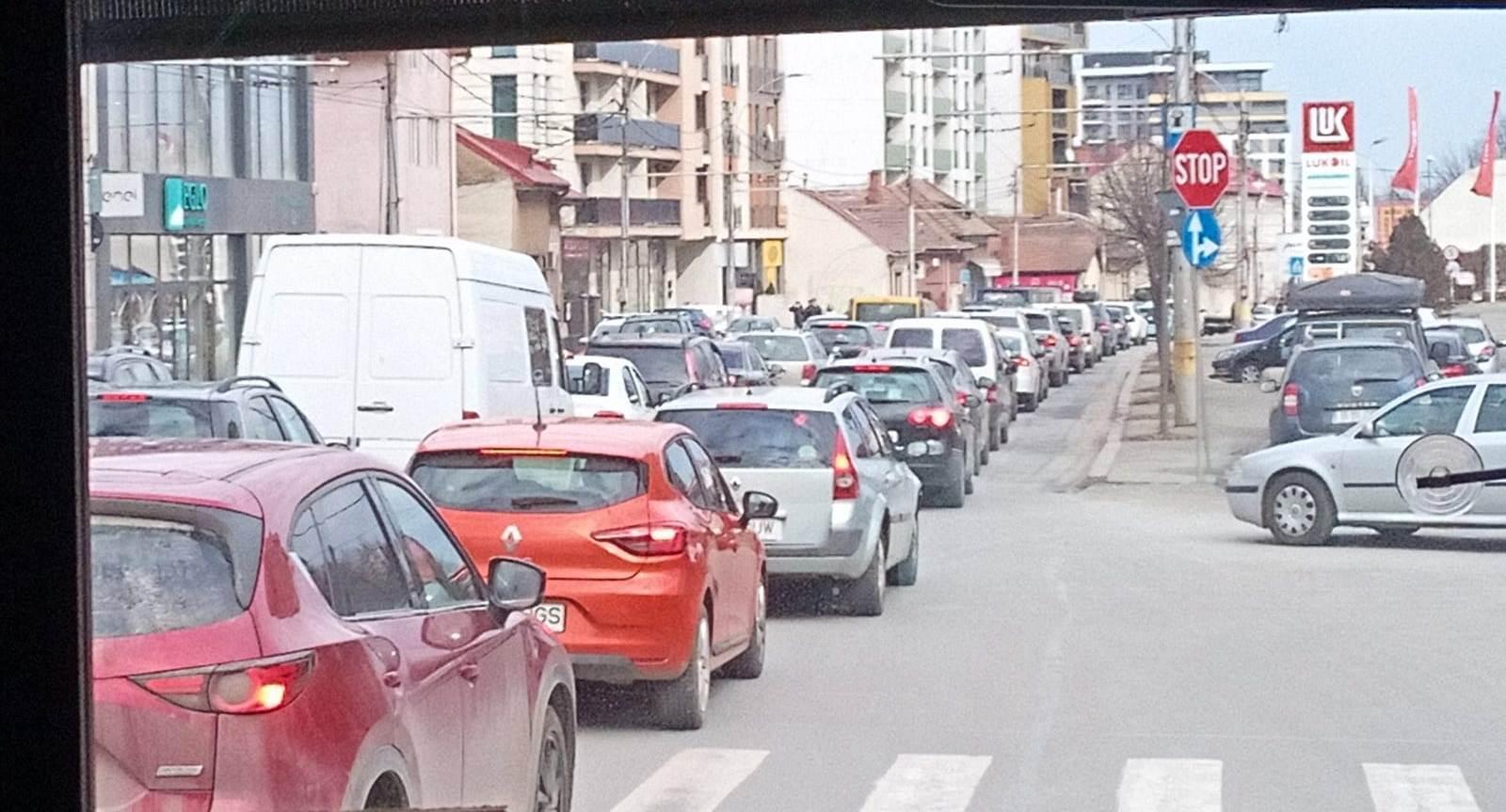 Bară la bară în tot orașul. Clujenii au revenit la "normalitate" cu o zi mai devreme