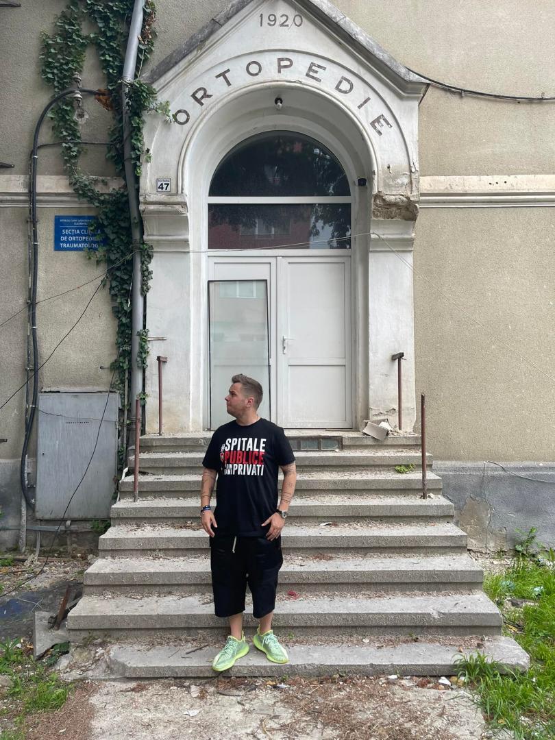 Codin Maticiuc, cât pe ce să-și rupă picioarele la Ortopedie Cluj: Cel mai în paragină spital pe care l-am vizitat. Se pot face filme de groază acolo
