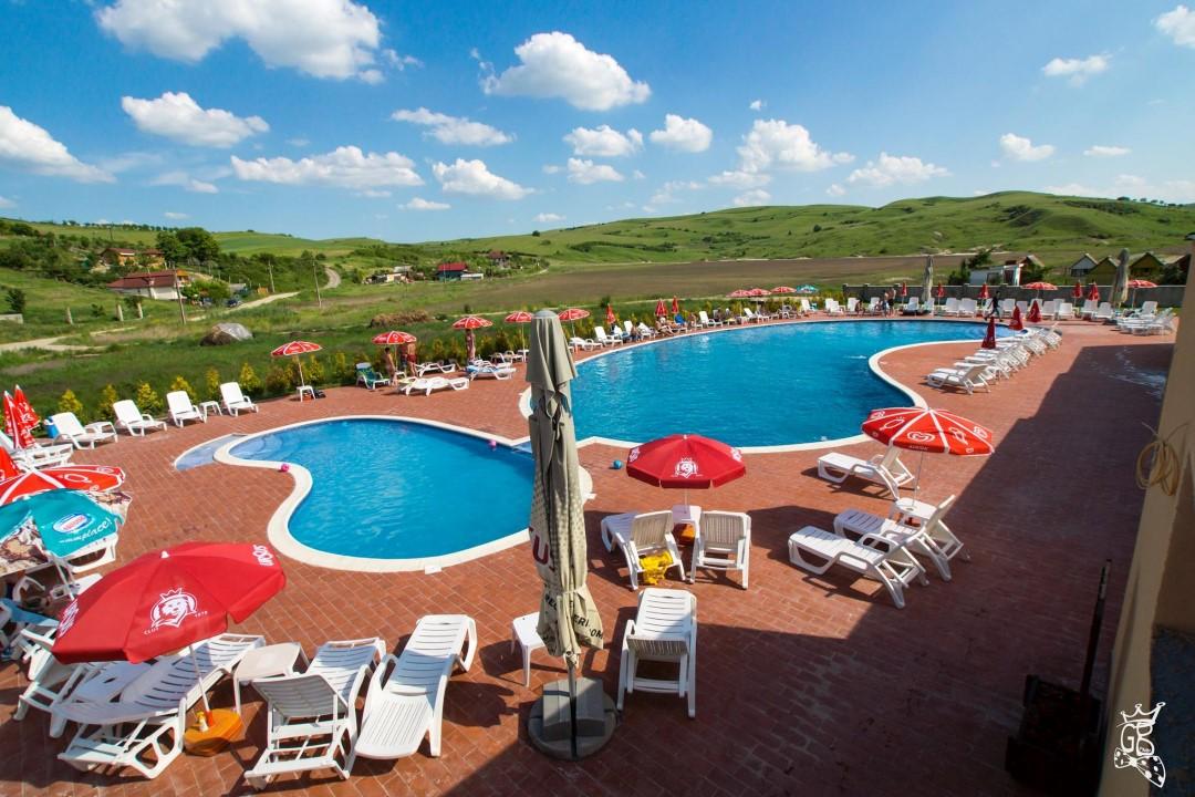 Vine canicula în weekend. Unde ne răcorim în Cluj și la ce preț. De la piscinele din oraș, la aqupark-ul din Florești, până la