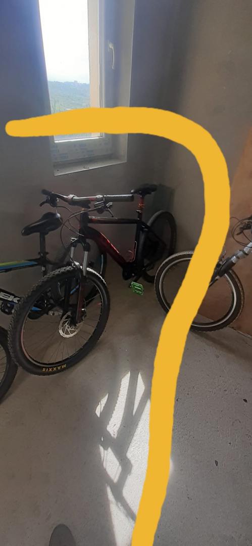 Hoţii de biciclete din Floreşti au acţionat în weekend pe strada Eroilor. "Unul dintre ei avea părul vopsit albastru"