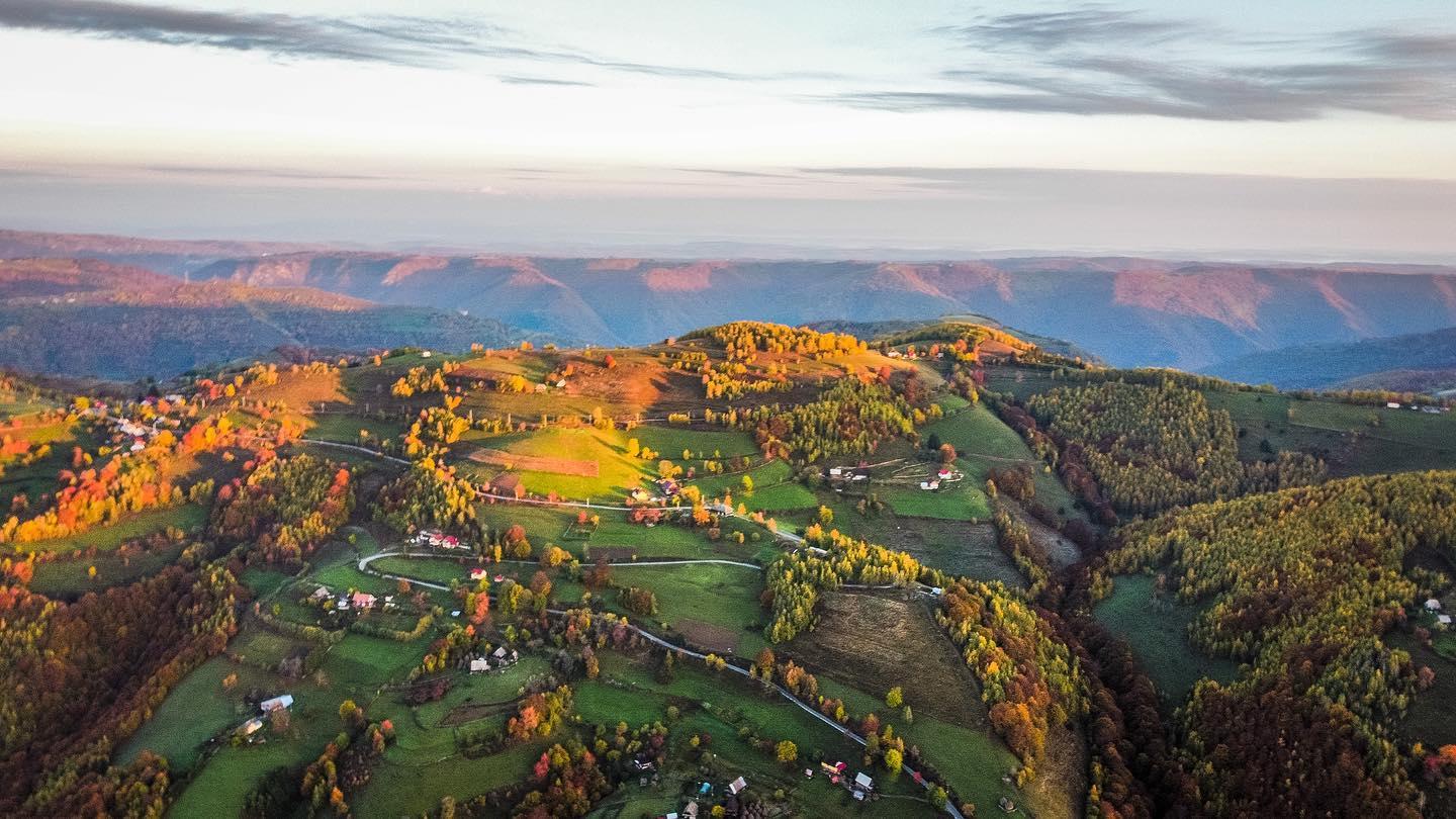 Toamna ruginie de Transilvania. Imagini de vis din Apuseni