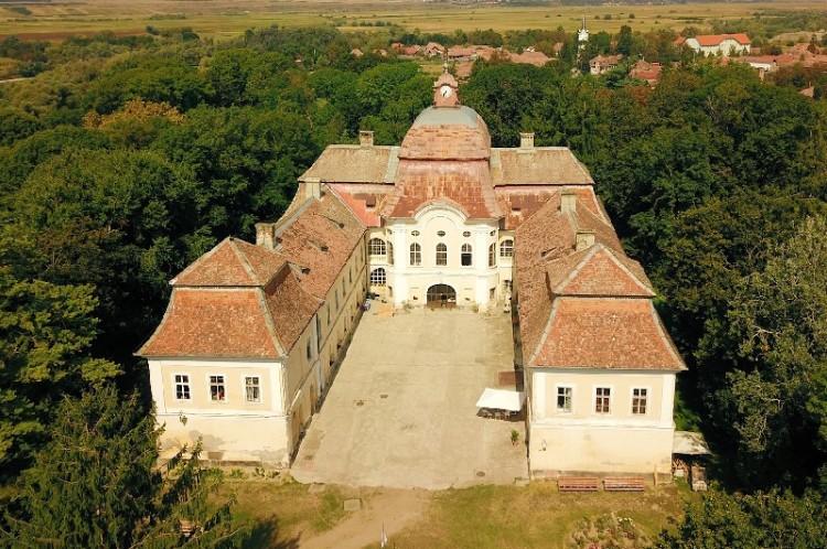 Cele mai frumoase și impunătoare castele din Transilvania. Unul este din Cluj