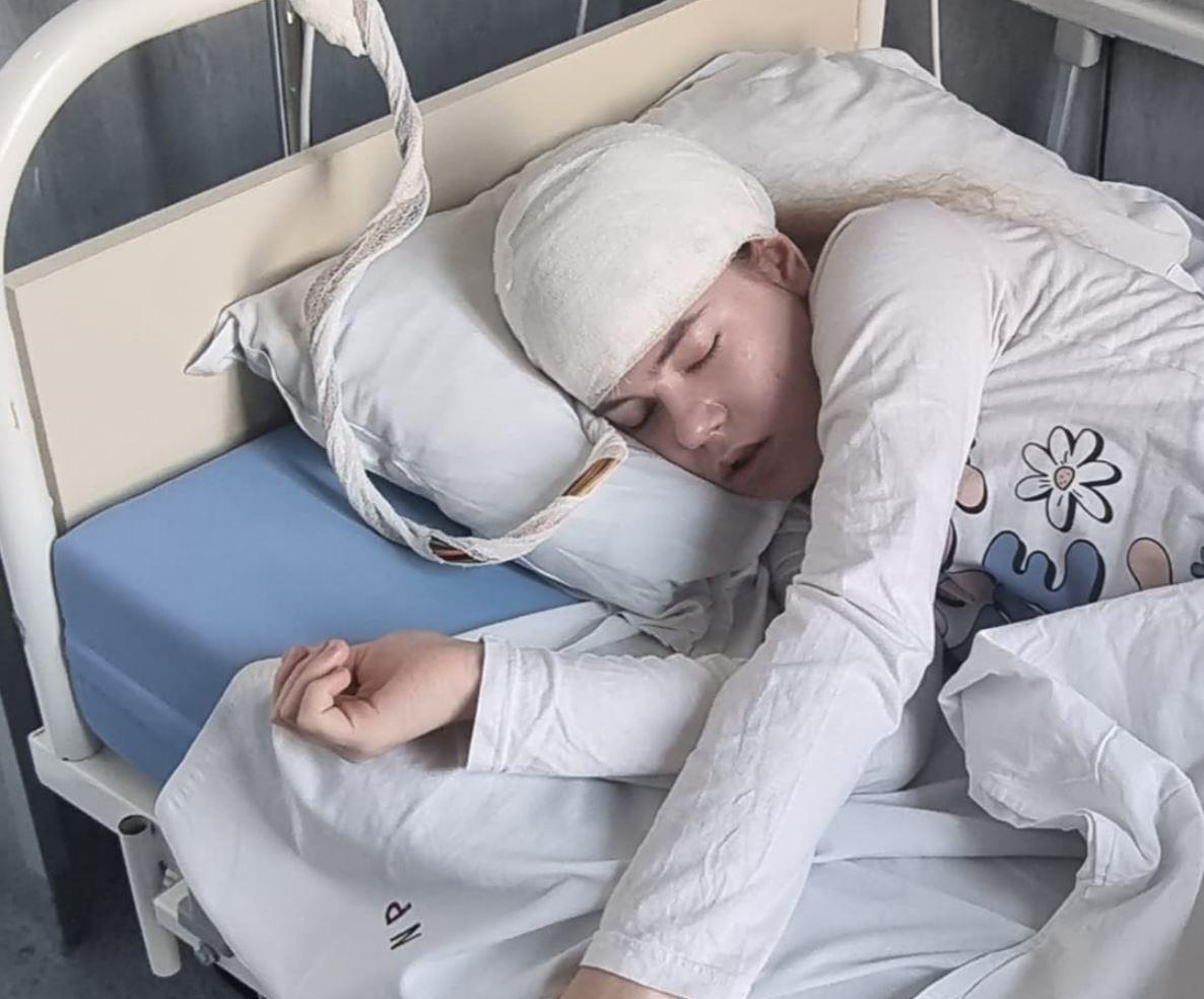 Ajutați-o pe Daria să se facă bine! Adolescenta face până la 50 de crize de epilepsie pe zi