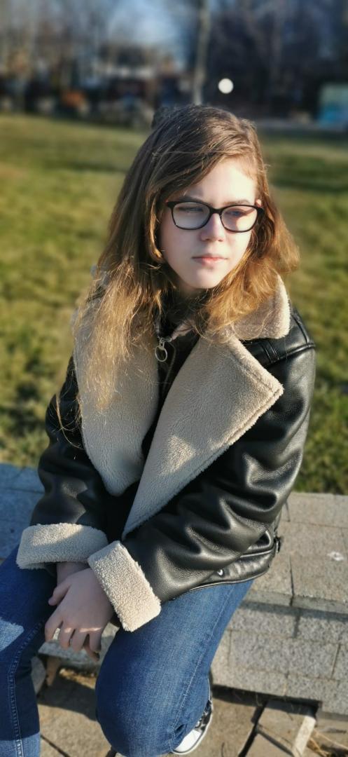 Ajutați-o pe Daria să se facă bine! Adolescenta face până la 50 de crize de epilepsie pe zi