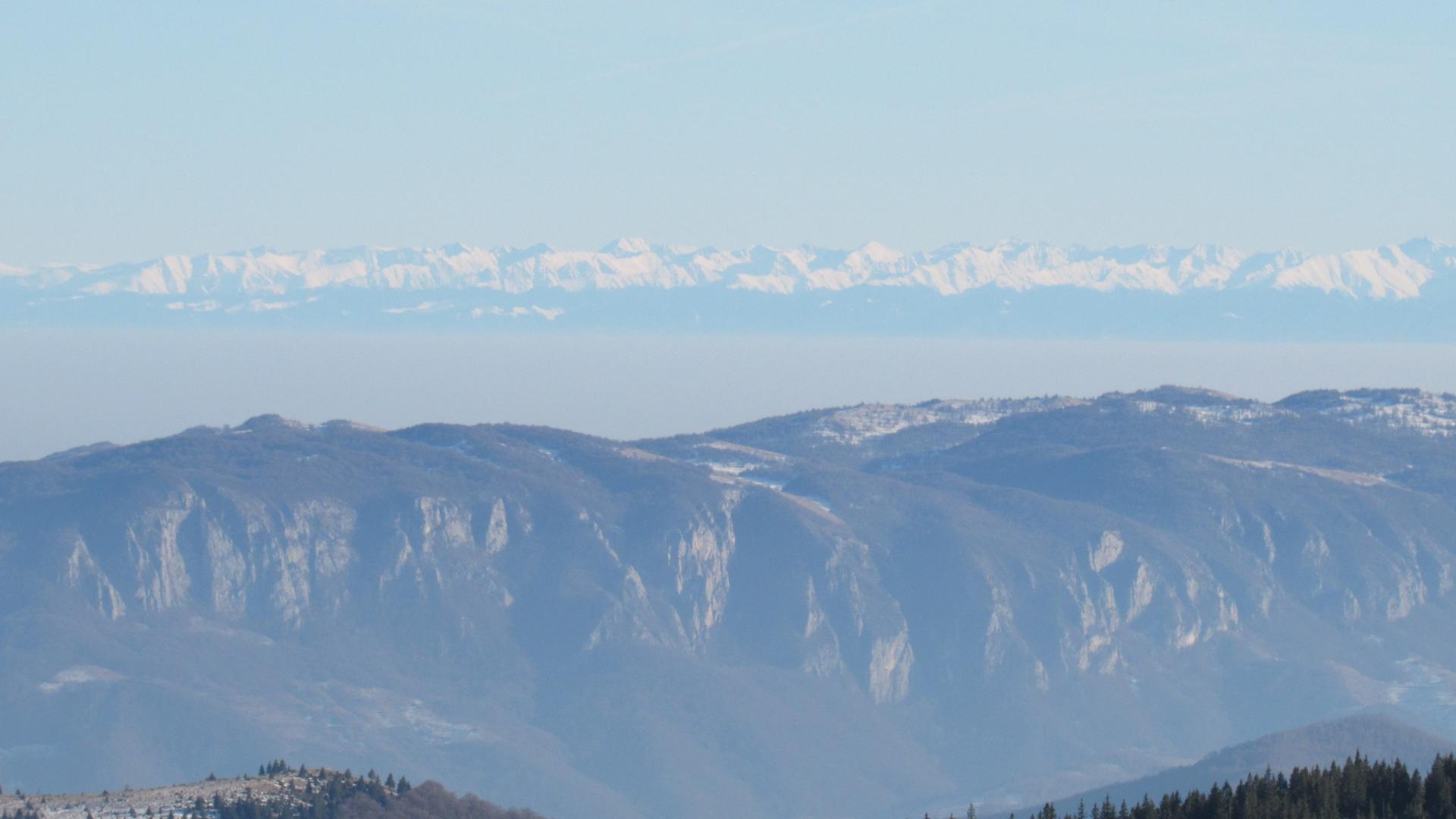 Imagini spectaculoase văzute din Băișoara. Priveliști de o rară frumusețe de la cel mai înalt vârf din România