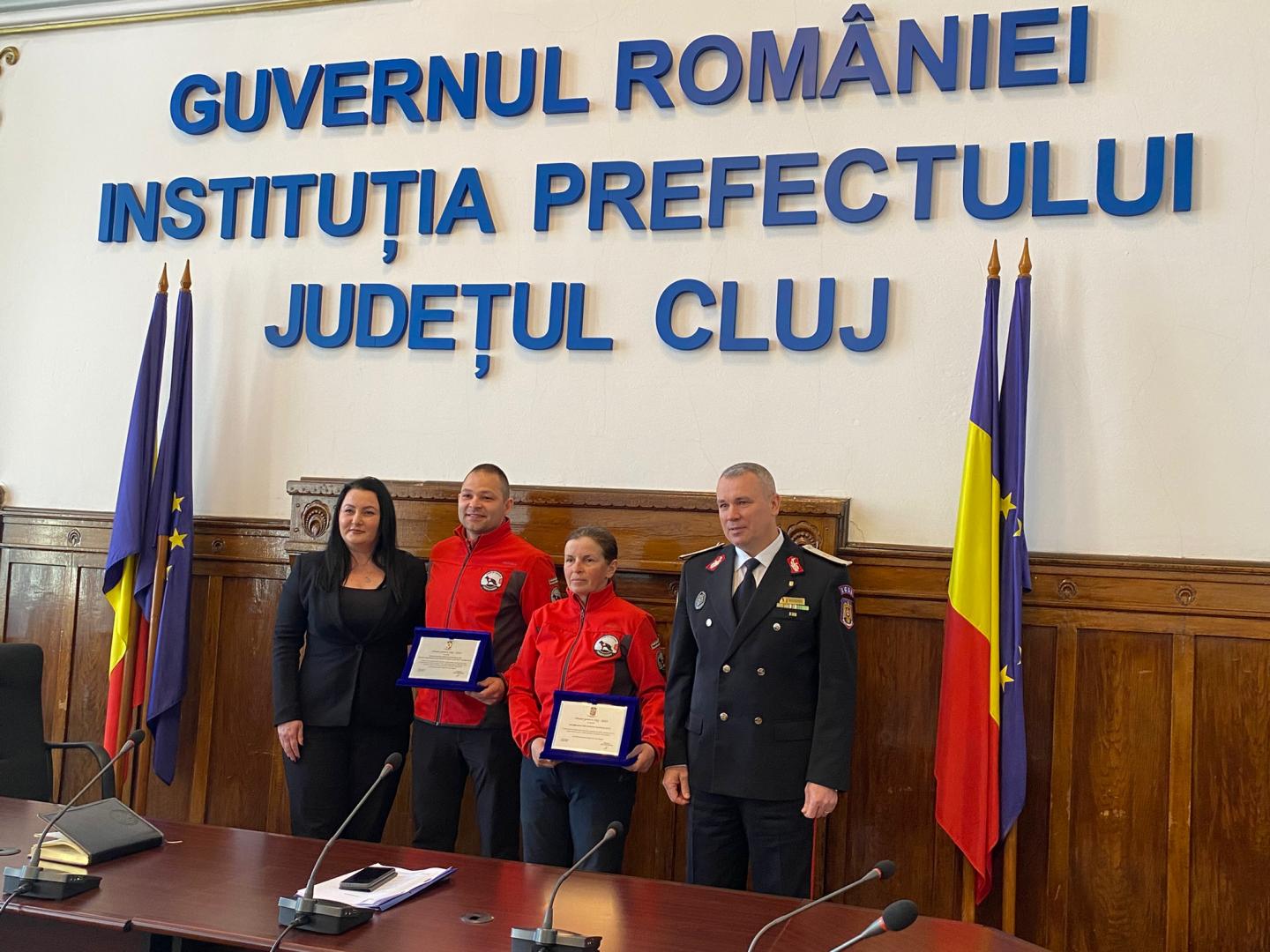 Voluntarii clujeni care au participat la salvarea victimelor cutremurului din Turcia, răsplătiți cu plachete de Prefectura Cluj